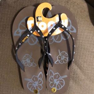 Women’s sandals
